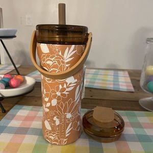 Brumate shaker with straw lid